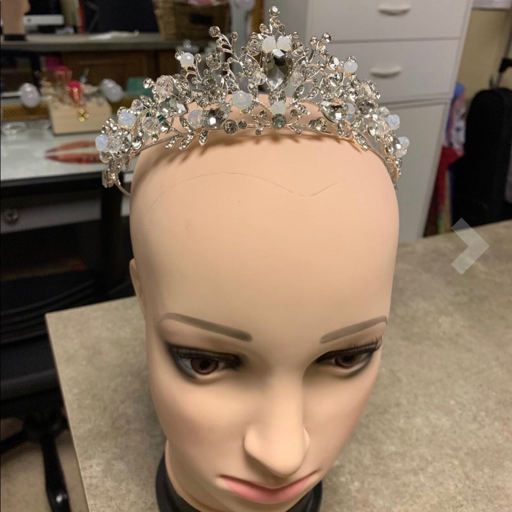Crown Tiara - Picture 3 of 4